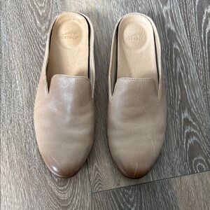 Dansko Tan Leather Loafers Slip-Ons. Size 11. Super comfortable & stylish!